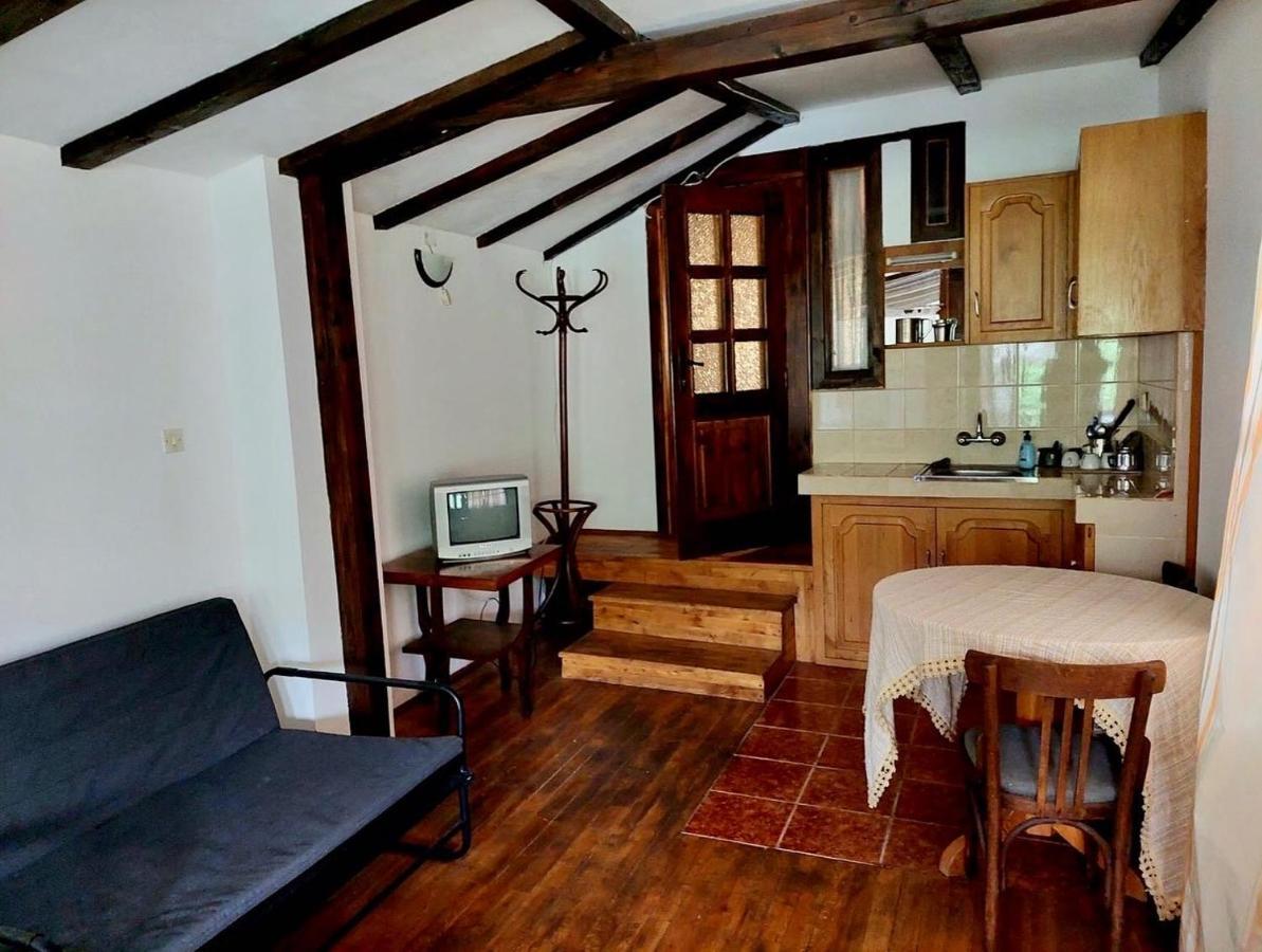 Luylyana Guesthouse Рибарица Екстериор снимка