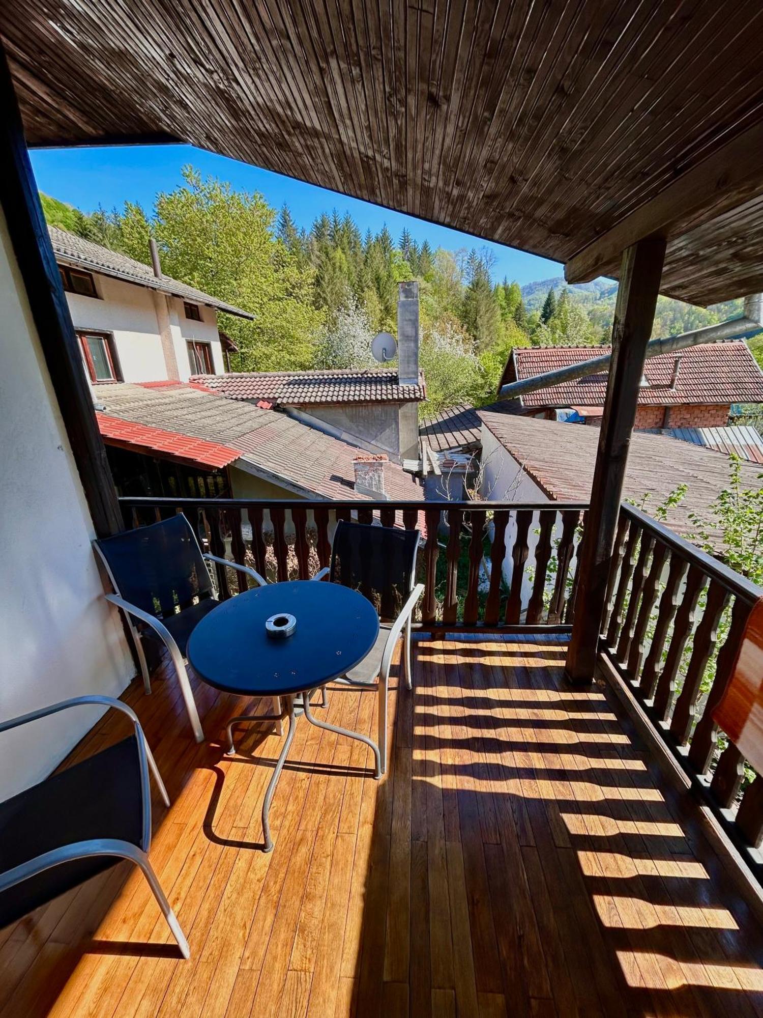 Luylyana Guesthouse Рибарица Екстериор снимка