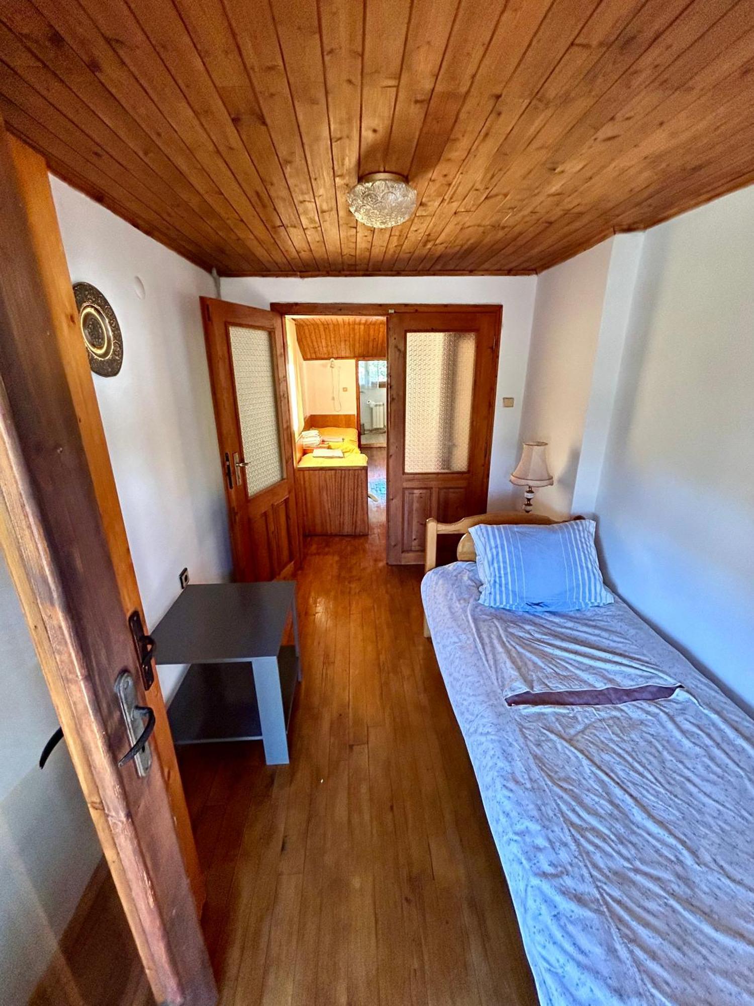 Luylyana Guesthouse Рибарица Екстериор снимка