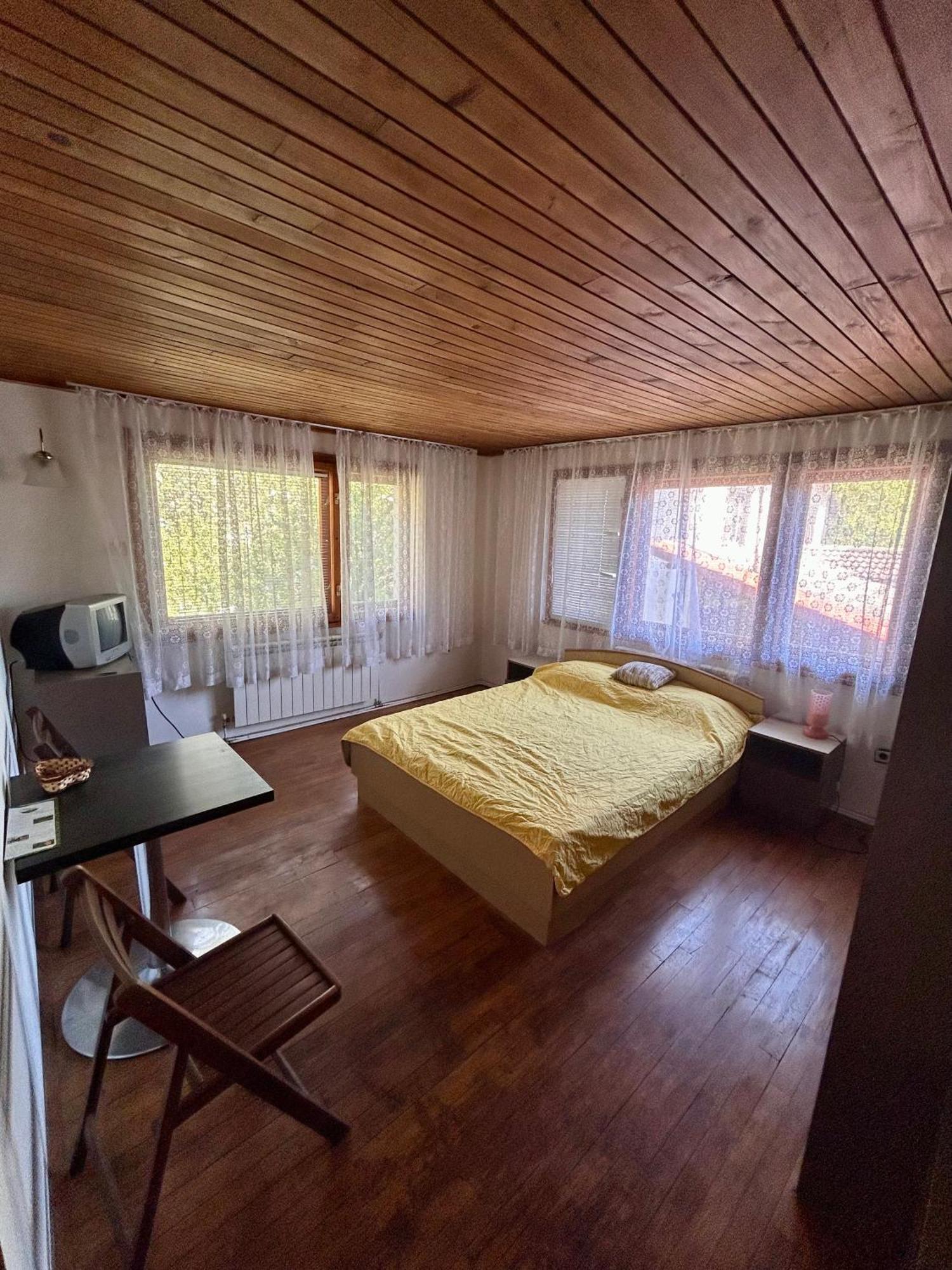 Luylyana Guesthouse Рибарица Екстериор снимка