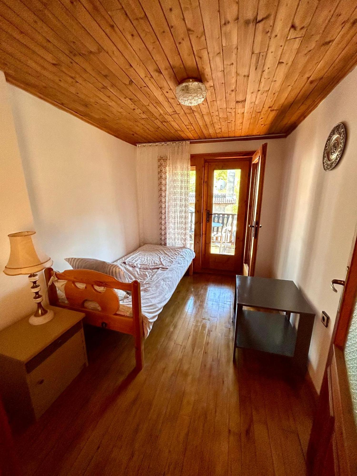 Luylyana Guesthouse Рибарица Екстериор снимка