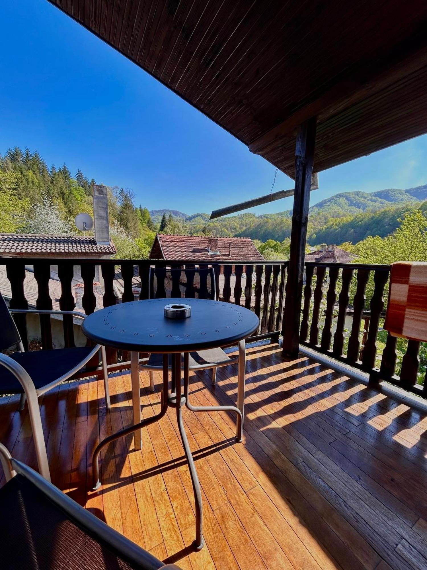 Luylyana Guesthouse Рибарица Екстериор снимка