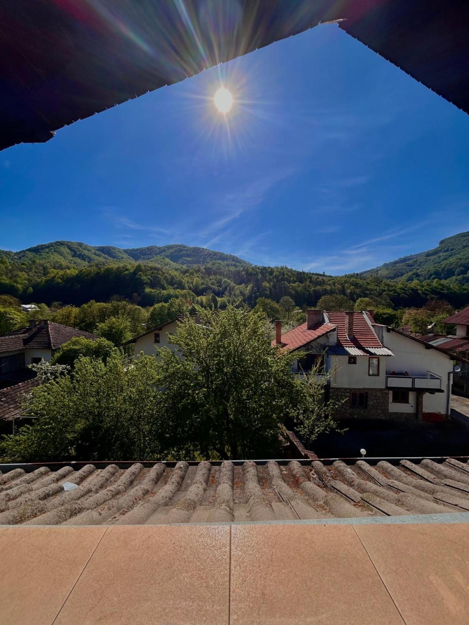 Luylyana Guesthouse Рибарица Екстериор снимка