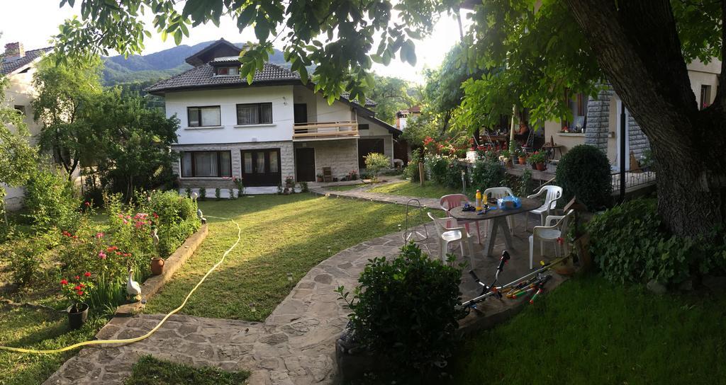 Luylyana Guesthouse Рибарица Екстериор снимка