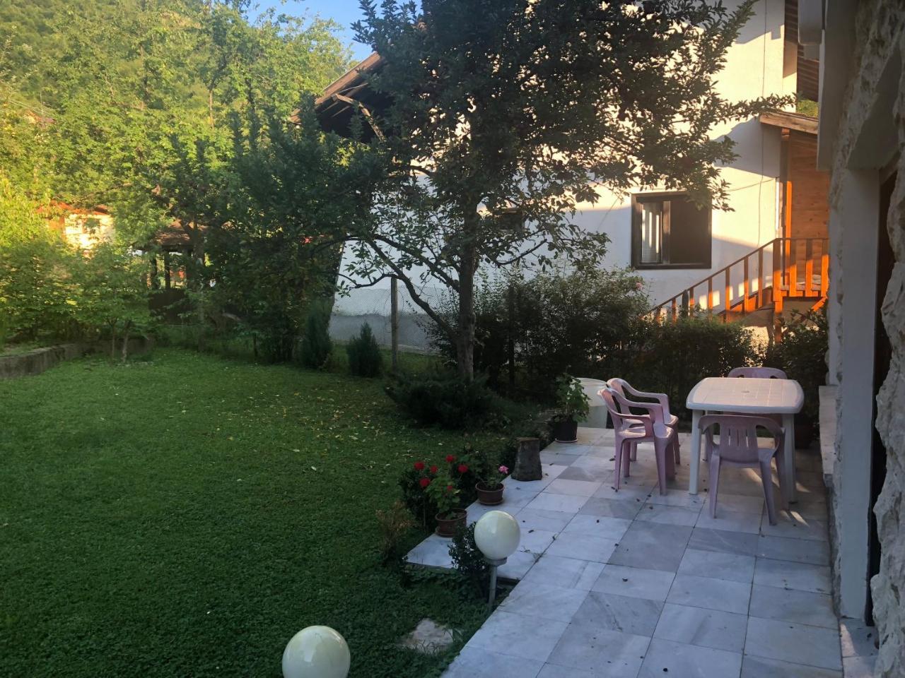 Luylyana Guesthouse Рибарица Екстериор снимка