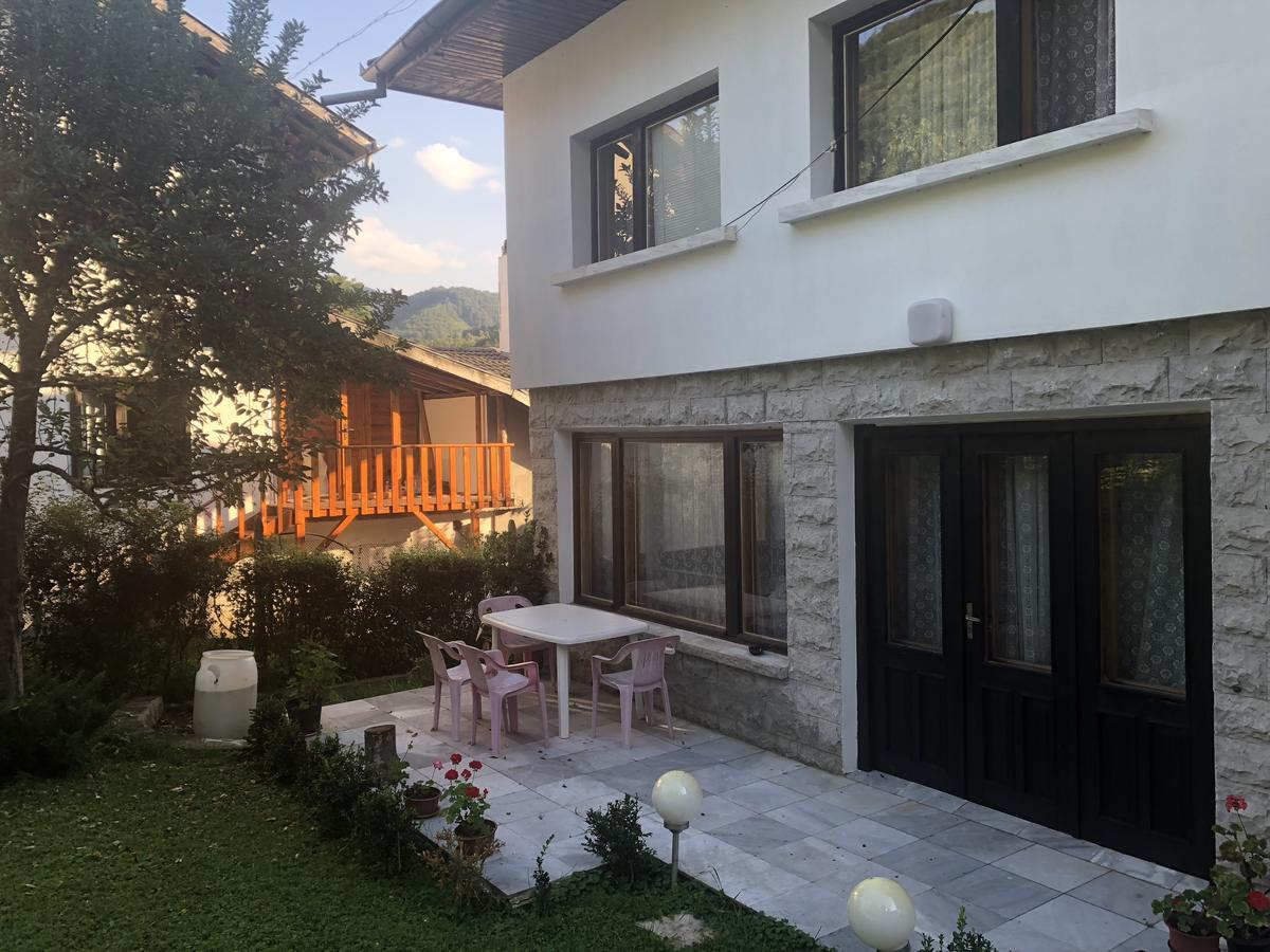 Luylyana Guesthouse Рибарица Екстериор снимка