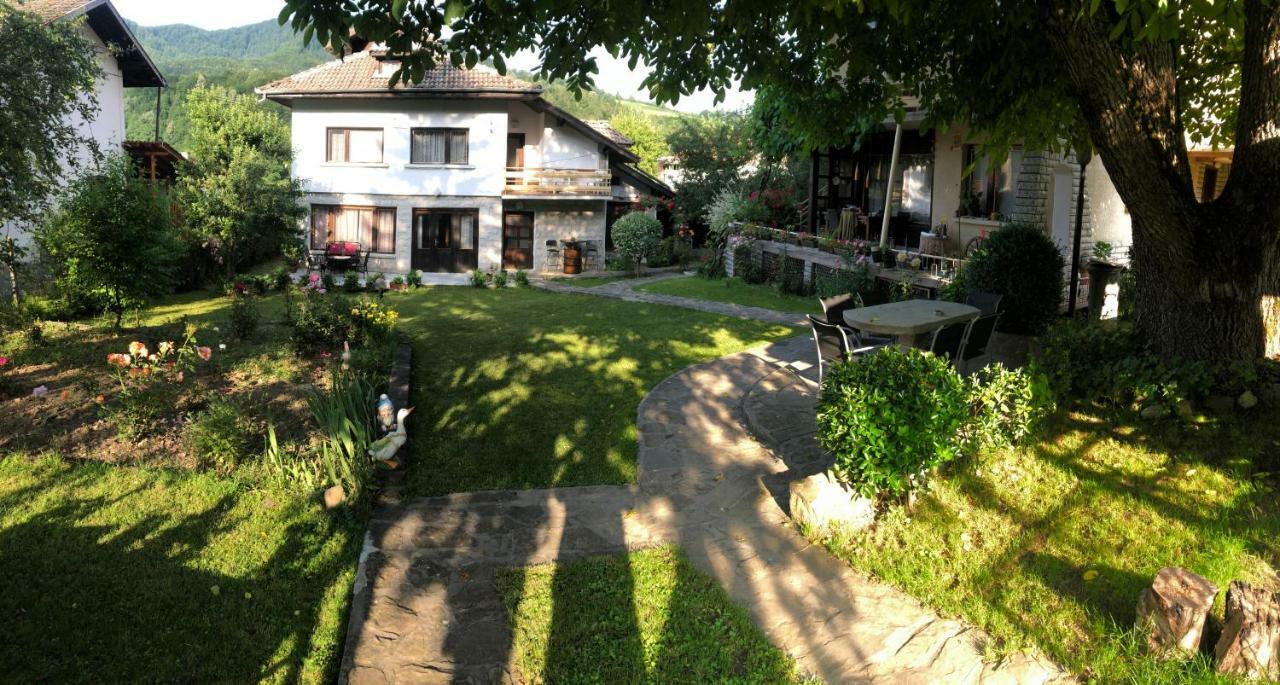 Luylyana Guesthouse Рибарица Екстериор снимка